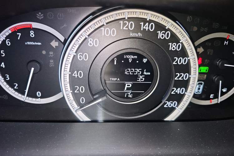 Used Honda Accord 2014 2.0L EX Luxury Edition Odometer Close Up