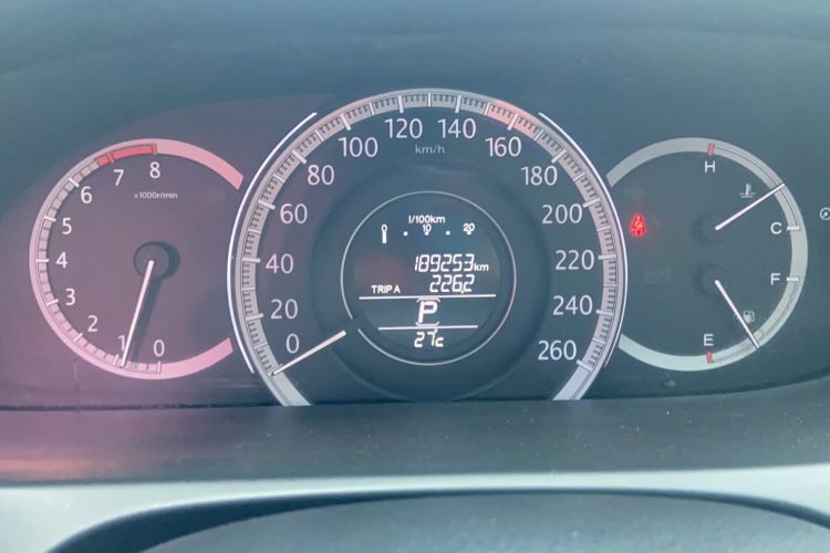 Used Honda Accord 2014 2.0L LX Comfort Edition Odometer Close Up