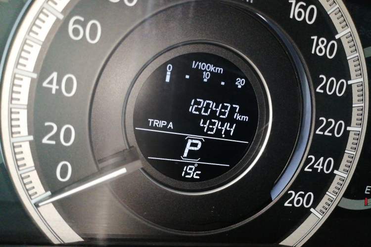 Used Honda Accord 2014 2.0L EX Luxury Edition Odometer Close Up