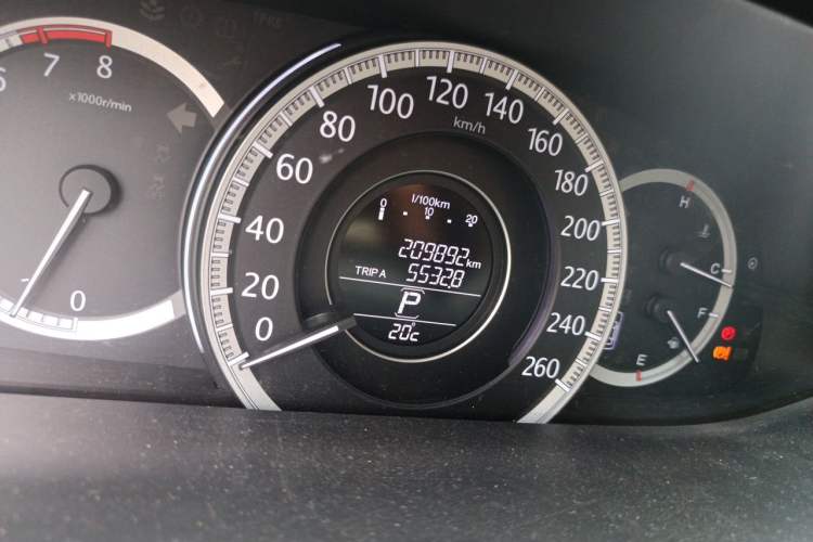 Used Honda Accord 2014 2.0L EX Luxury Edition Odometer Close Up
