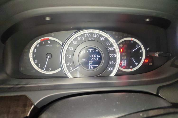 Used Honda Accord 2014 2.4L EX Luxury Edition Odometer Close Up