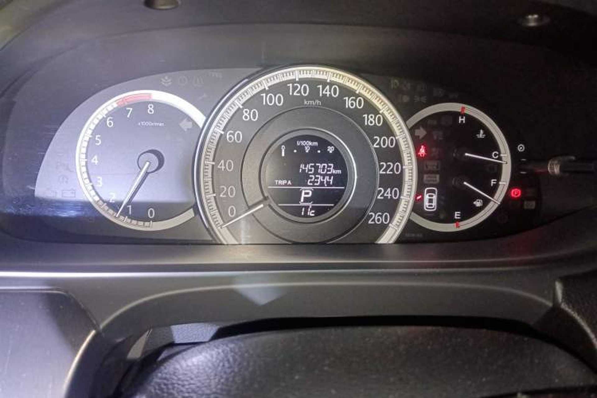 Used Honda Accord 2014 2.0L LX Comfort Edition Odometer Close Up