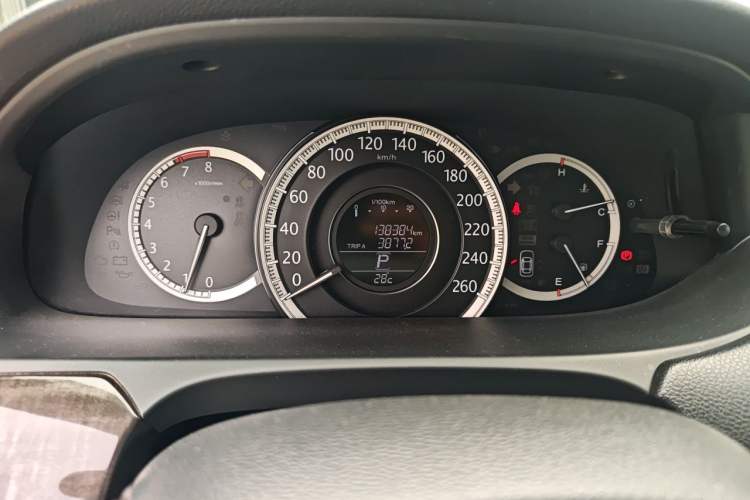Used Honda Accord 2014 3.0L VTI Prestige Edition Odometer Close Up
