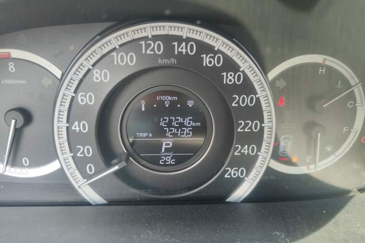 Used Honda Accord 2014 2.0L LX Comfort Edition Odometer Close Up