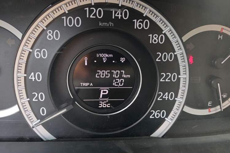 Used Honda Accord 2014 2.0L LX Comfort Edition Odometer Close Up