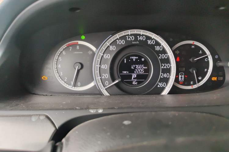 Used Honda Accord 2014 2.0L EX Luxury Edition Odometer Close Up