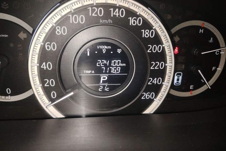 Used Honda Accord 2014 2.0L LX Comfort Edition Odometer Close Up