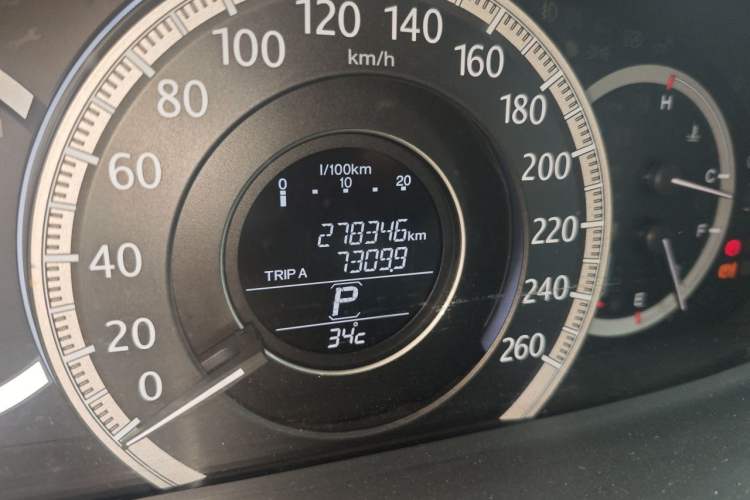 Used Honda Accord 2014 2.4L EX Luxury Edition Odometer Close Up