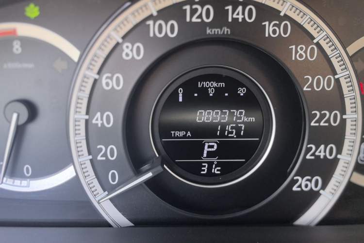 Used Honda Accord 2014 2.0L EX Luxury Edition Odometer Close Up