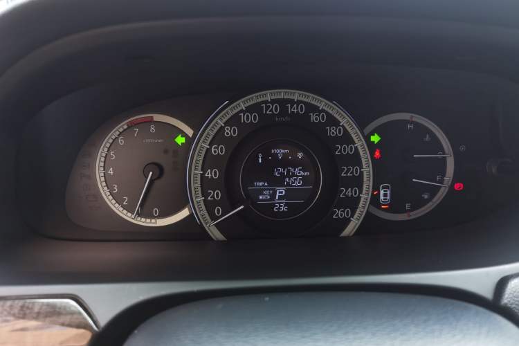 Used Honda Accord 2014 2.4L EX Luxury Edition Odometer Close Up