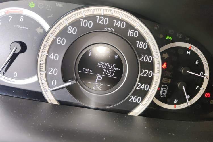 Used Honda Accord 2014 2.4L EX Luxury Edition Odometer Close Up