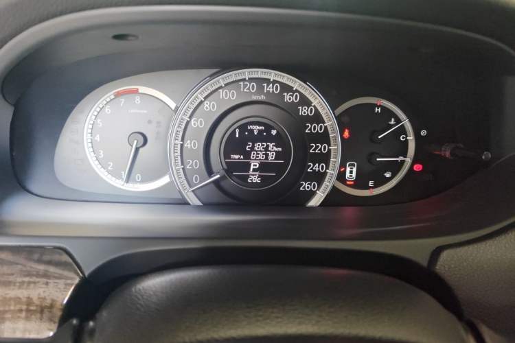 Used Honda Accord 2014 2.4L EX Luxury Edition Odometer Close Up