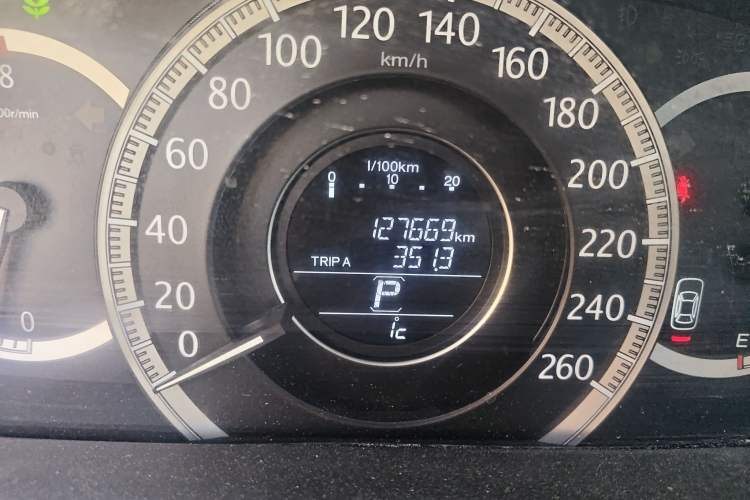 Used Honda Accord 2014 2.0L EX Luxury Edition Odometer Close Up