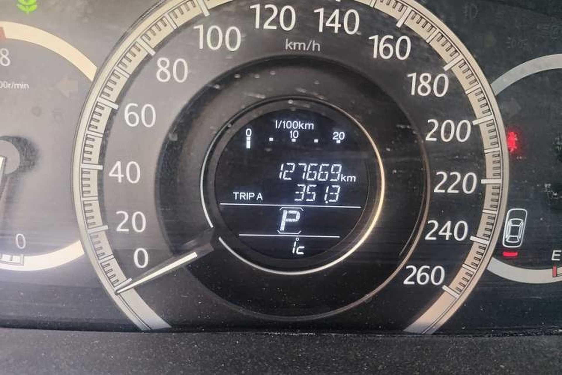 Used Honda Accord 2014 2.0L EX Luxury Edition Odometer Close Up