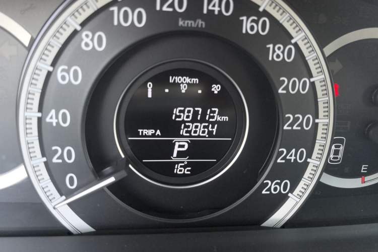 Used Honda Accord 2014 2.4L LX Comfort Edition Odometer Close Up