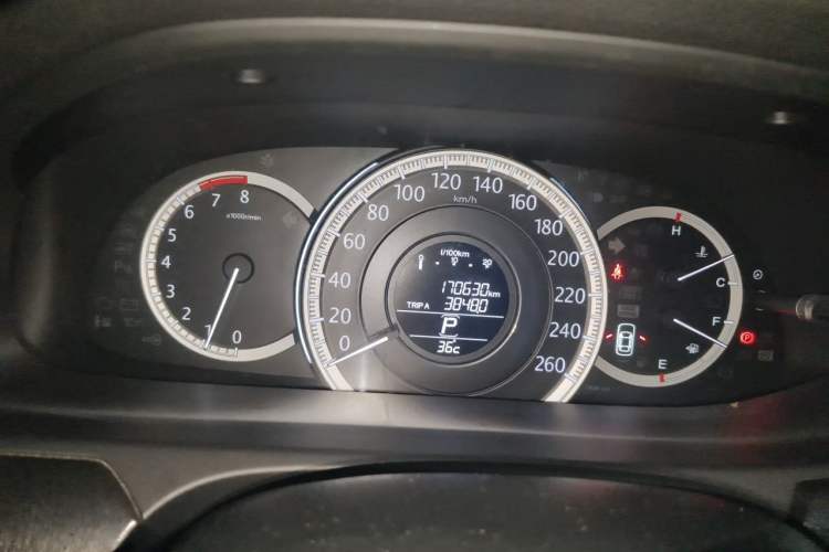 Used Honda Accord 2014 2.0L LX Comfort Edition Odometer Close Up
