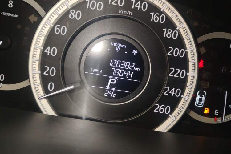 Used Honda Accord 2014 2.4L LX Comfort Edition Odometer Close Up