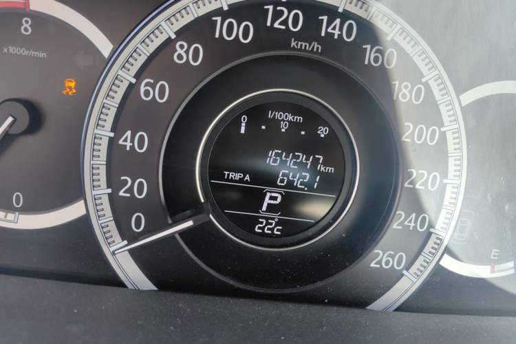 Used Honda Accord 2014 2.4L EX Luxury Edition Odometer Close Up