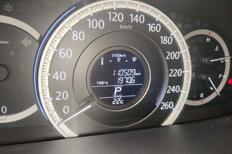 Used Honda Accord 2014 2.0L LX Comfort Edition Odometer Close Up