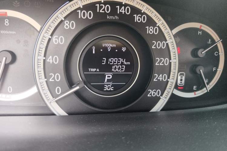 Used Honda Accord 2014 2.4L EX Luxury Edition Odometer Close Up