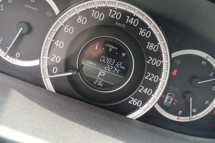 Used Honda Accord 2014 2.0L EX Luxury Edition Odometer Close Up