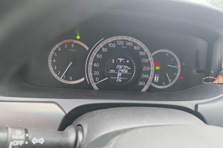 Used Honda Accord 2014 2.0L EX Luxury Edition Odometer Close Up