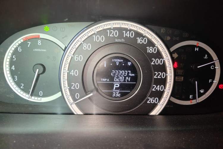Used Honda Accord 2014 2.0L LX Comfort Edition Odometer Close Up