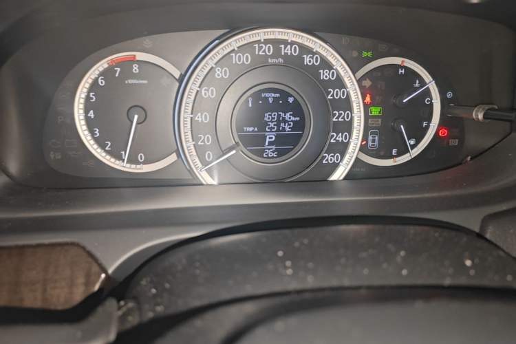 Used Honda Accord 2014 2.4L EX Luxury Edition Odometer Close Up