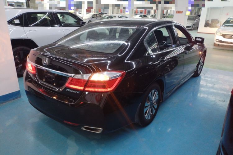 Used Honda Accord 2014 2.0L LX Comfort Edition Rear Right 45 Deg