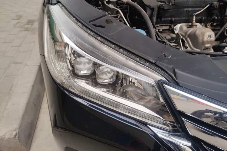 Used Honda Accord 2014 2.4L EX Luxury Edition Right Front Headlight