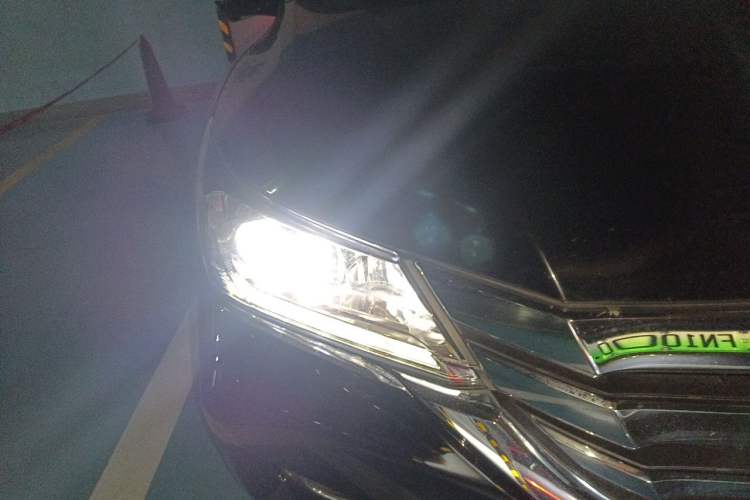 Used Honda Accord 2014 2.4L EX Luxury Edition Right Front Headlight