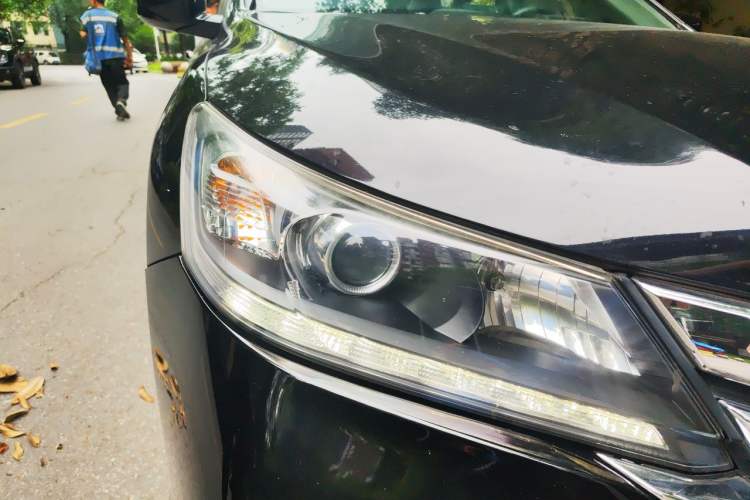 Used Honda Accord 2014 2.0L LX Comfort Edition Right Front Headlight