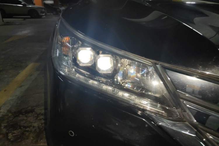 Used Honda Accord 2014 3.0L EXLN Flagship Edition Right Front Headlight