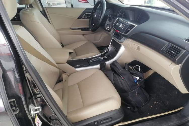 Used Honda Accord 2014 2.0L EX Luxury Edition Right Front Seat