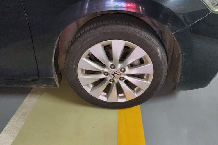 Used Honda Accord 2014 2.4L EXN Luxury Navigation Edition Right Front Wheel Hub
