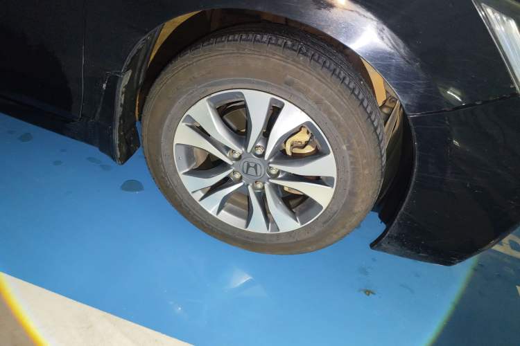 Used Honda Accord 2014 2.0L LX Comfort Edition Right Front Wheel Hub