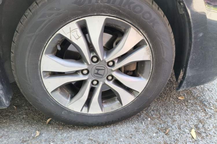 Used Honda Accord 2014 2.0L EXN Luxury Navigation Edition Right Front Wheel Hub