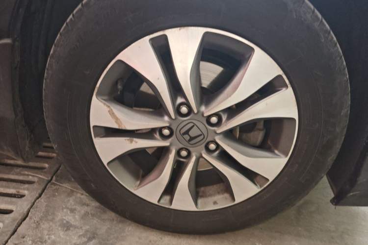 Used Honda Accord 2014 2.0L EX Luxury Edition Right Front Wheel Hub