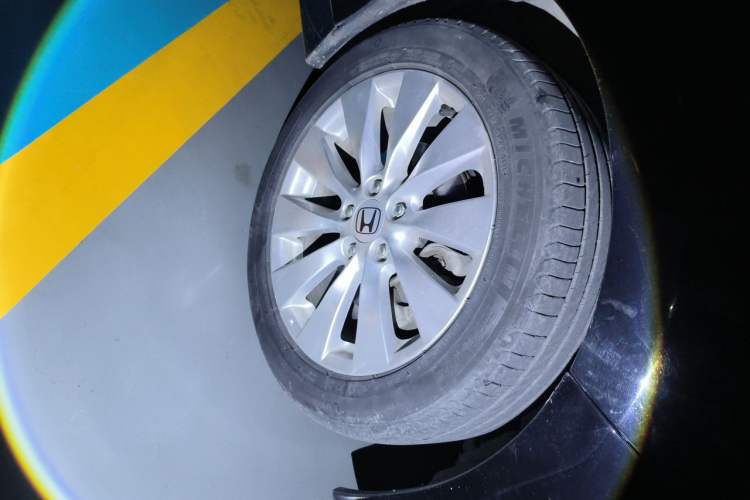 Used Honda Accord 2014 2.4L EX Luxury Edition Right Front Wheel Hub
