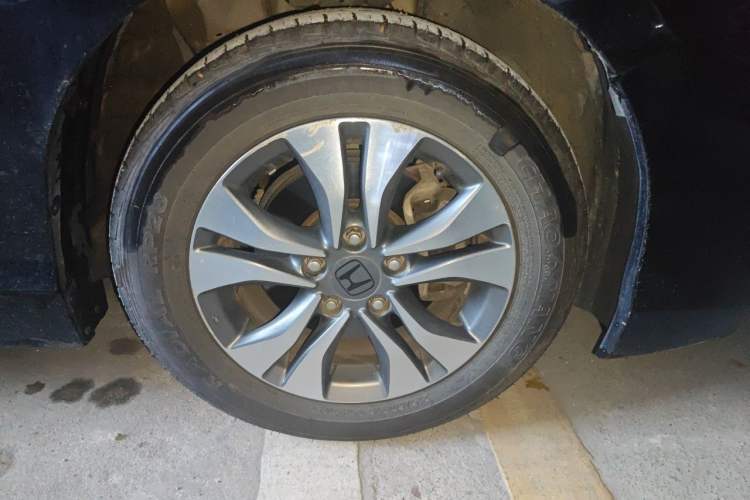 Used Honda Accord 2014 2.0L EX Luxury Edition Right Front Wheel Hub