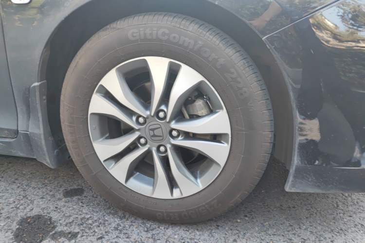 Used Honda Accord 2014 2.0L LX Comfort Edition Right Front Wheel Hub