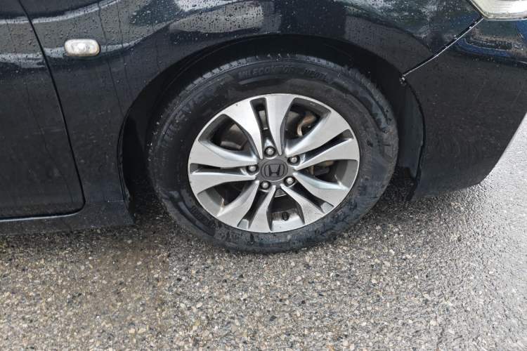 Used Honda Accord 2014 2.0L LX Comfort Edition Right Front Wheel Hub