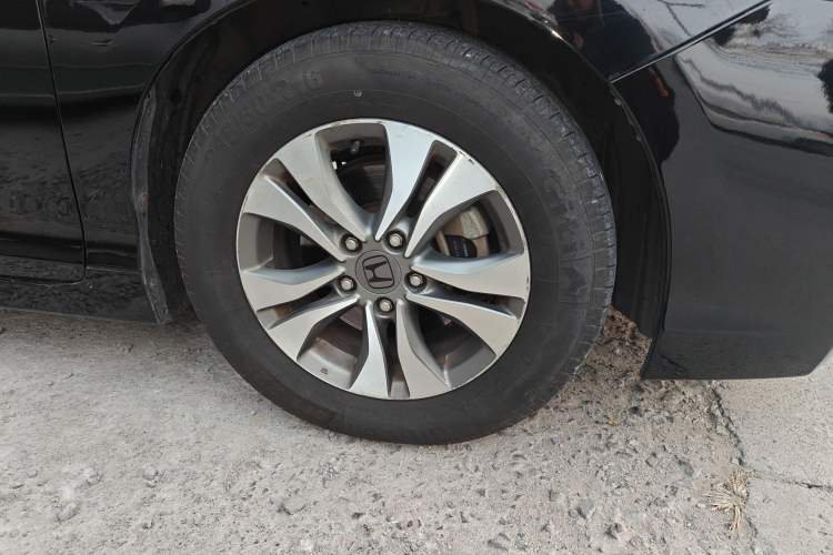 Used Honda Accord 2014 2.0L LX Comfort Edition Right Front Wheel Hub