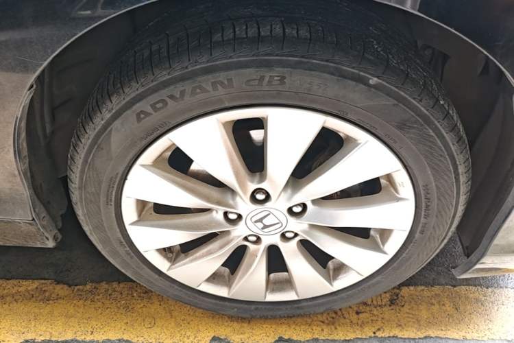 Used Honda Accord 2014 2.4L EXN Luxury Navigation Edition Right Front Wheel Hub