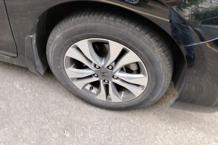 Used Honda Accord 2014 2.0L EX Luxury Edition Right Front Wheel Hub