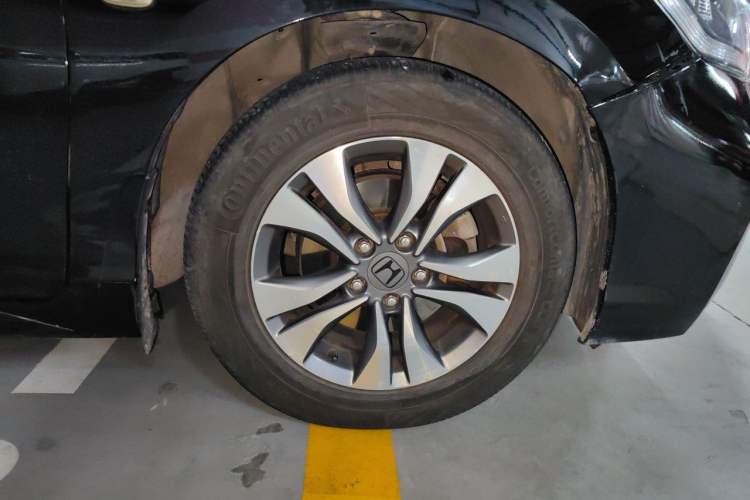 Used Honda Accord 2014 2.0L EX Luxury Edition Right Front Wheel Hub