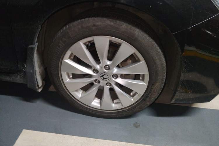 Used Honda Accord 2014 2.4L EXN Luxury Navigation Edition Right Front Wheel Hub