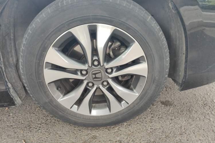 Used Honda Accord 2014 2.0L EX Luxury Edition Right Front Wheel Hub