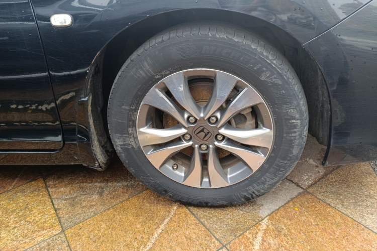 Used Honda Accord 2014 2.0L LX Comfort Edition Right Front Wheel Hub