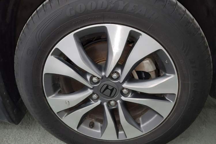Used Honda Accord 2014 2.0L EX Luxury Edition Right Front Wheel Hub